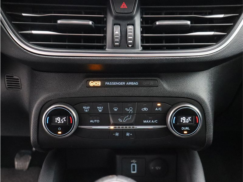 Ford Focus 1.0 EcoBoost Titanium Business/ lage km!