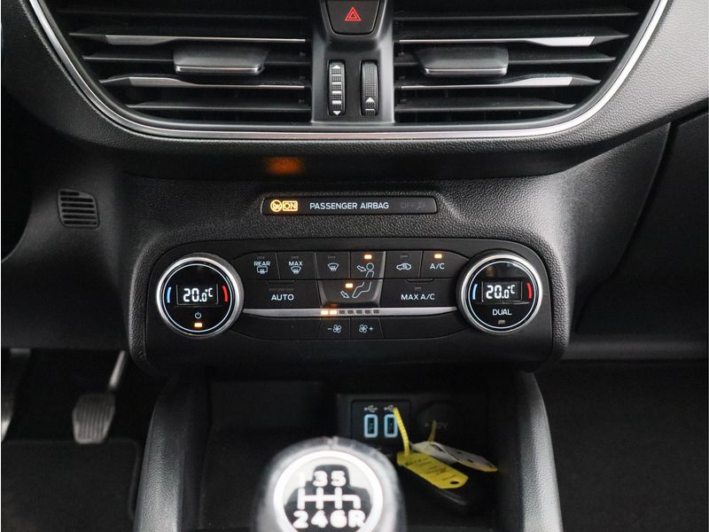 Ford Focus Wagon 1.0 EcoBoost Hybrid Active Business/ compleet!